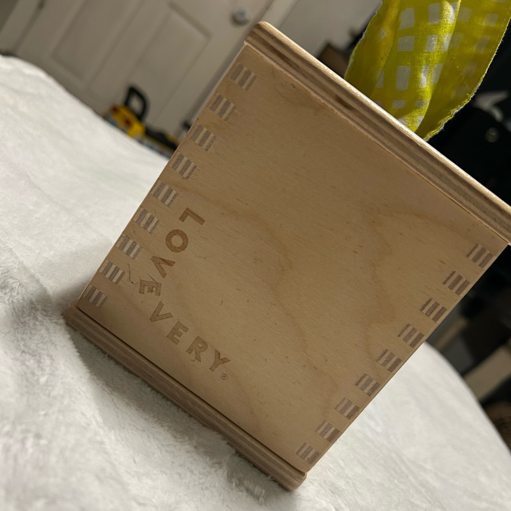 Magic tissue box